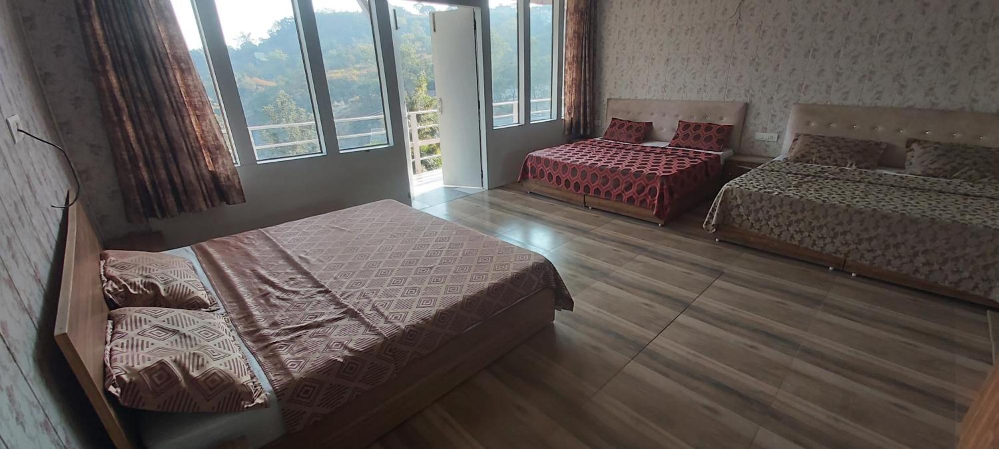 Valley Retreat Home Stay デヘラードゥーン 部屋 写真
